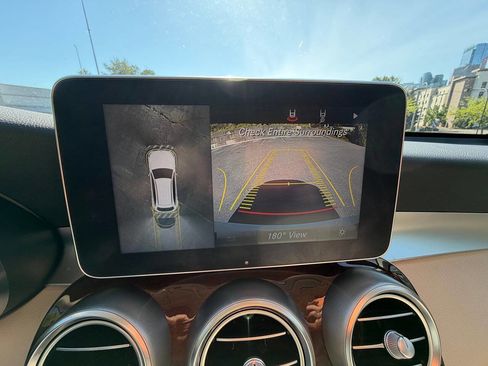 Used 2018 Mercedes-Benz GLC 300 4MATIC image 51