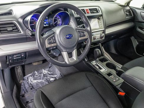 Used 2017 Subaru Outback 2.5i Premium AWD/4WD image 3