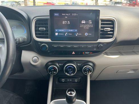Used 2025 Hyundai Venue SEL FWD image 17