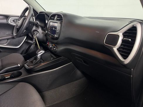 Used 2025 Kia Soul LX w/ LX Technology Package FWD image 29
