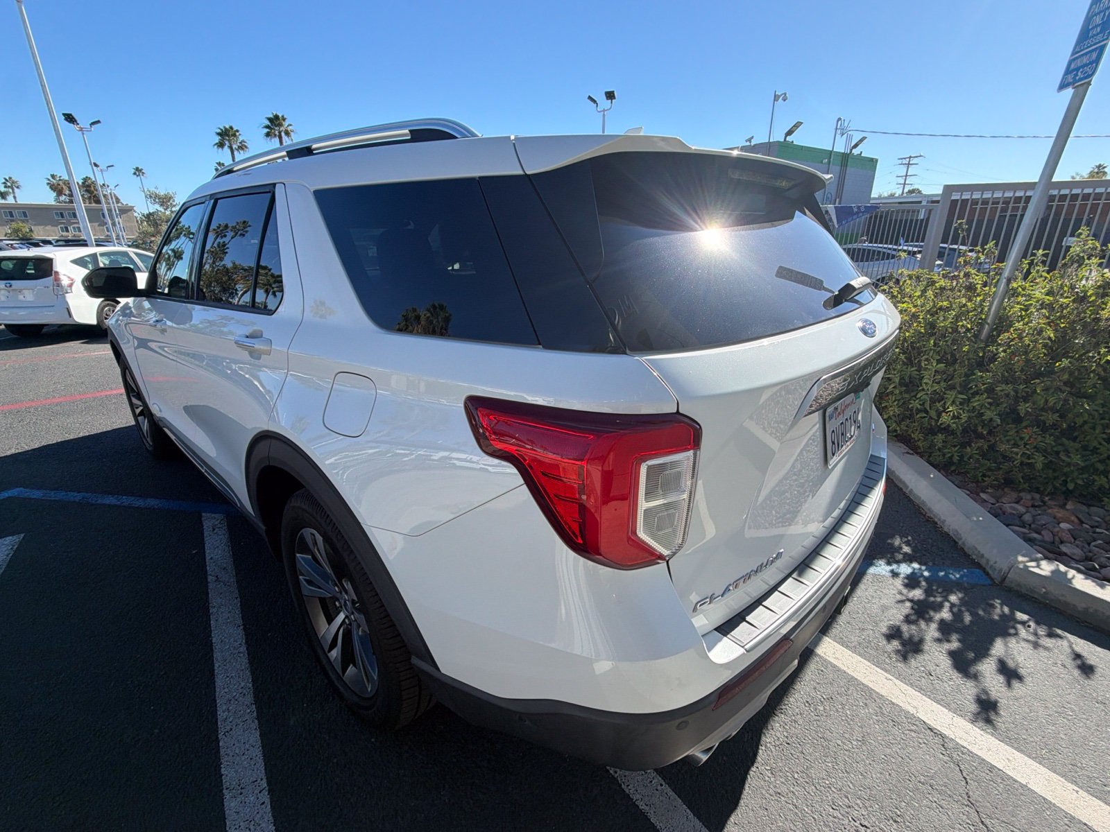 Used 2020 Ford Explorer Platinum w/ Premium Technology Package AWD/4WD image 8