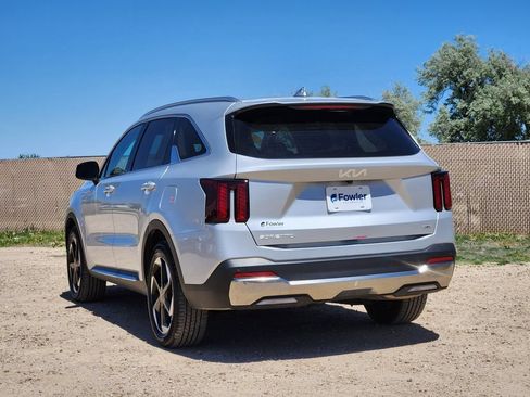 Certified 2025 Kia Sorento EX AWD/4WD image 3