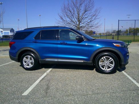 Used 2020 Ford Explorer XLT w/ Equipment Group 202A image 10