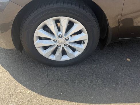 Used 2017 Kia Sedona EX FWD image 13