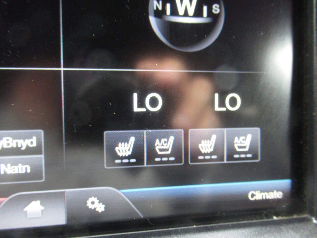 Used 2015 Ford F150 Lariat AWD/4WD image 23