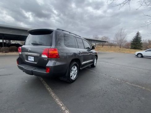 Used 2013 Toyota Land Cruiser image 8