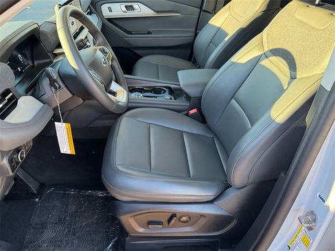 New 2025 Ford Explorer Active w/ Active Comfort Package image 8
