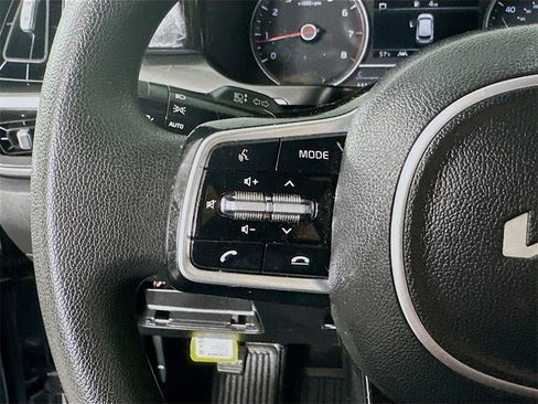 Used 2022 Kia Sorento LX image 25