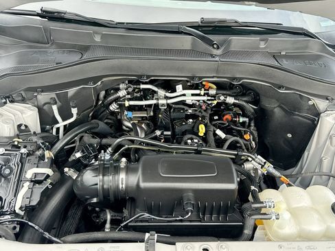 Used 2023 Ford Explorer XLT w/ Equipment Group 202A RWD image 14