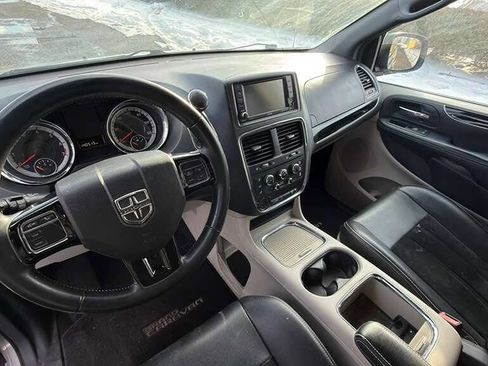 Used 2017 Dodge Grand Caravan SXT image 13