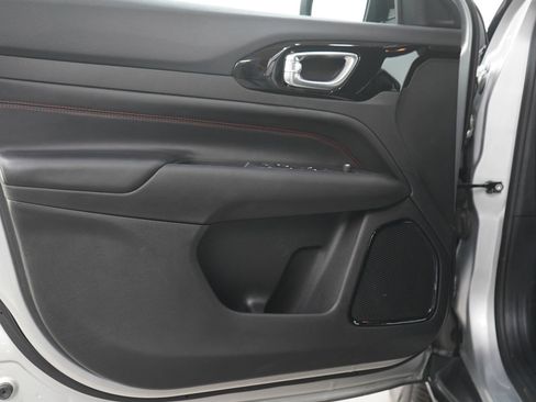 Used 2025 Jeep Compass Trailhawk AWD/4WD image 18