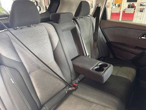 Certified 2023 Nissan Rogue SV FWD image 22