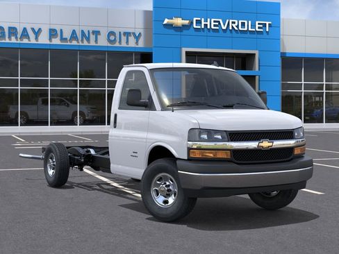 New 2026 Chevrolet Express 3500 w/ Power Convenience Package RWD image 7