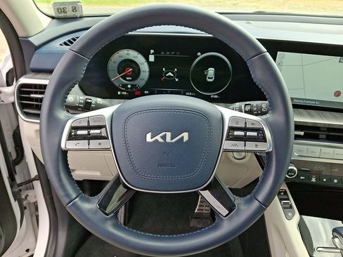 Used 2025 Kia Telluride SX w/ SX Captain's Chair Package image 21