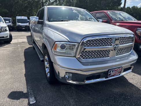 Used 2014 RAM 1500 Laramie w/ Convenience Group AWD/4WD image 3