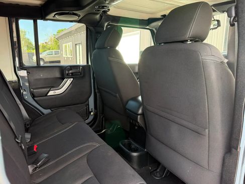 Used 2014 Jeep Wrangler Unlimited Sahara w/ Connectivity Group AWD/4WD image 18
