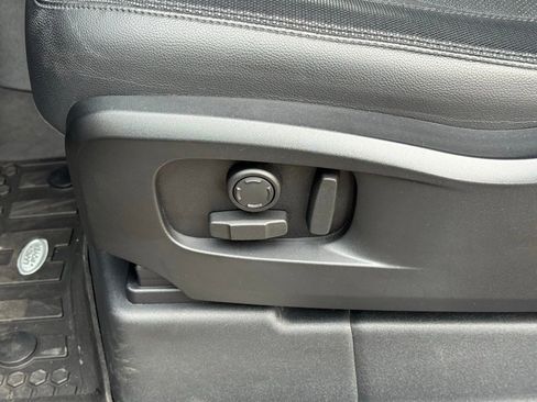 Certified 2023 Land Rover Defender 90 X-Dynamic SE image 15