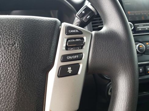 Used 2022 Nissan Titan SV image 21
