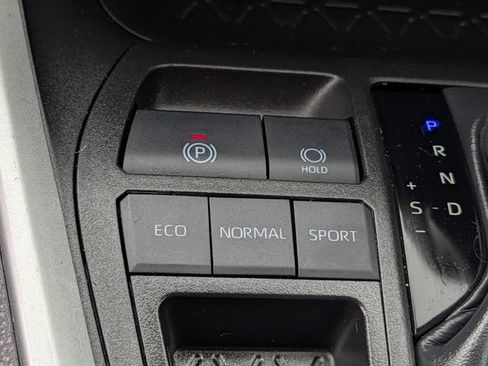 Used 2024 Toyota RAV4 LE FWD image 15