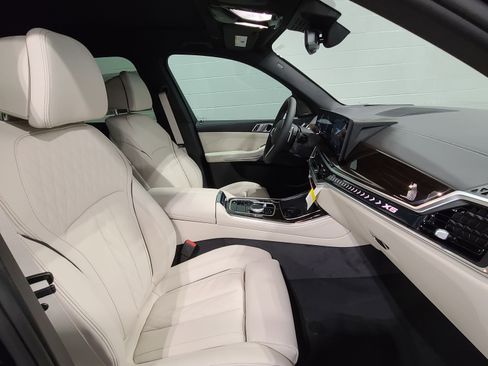 New 2026 BMW X5 xDrive40i w/ M Sport Package image 24