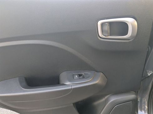 Used 2025 Hyundai Venue SEL image 24