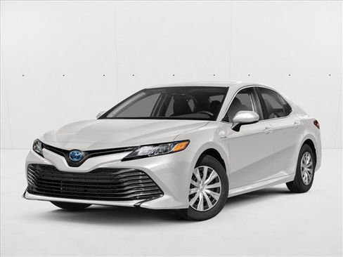 Used 2019 Toyota Camry LE FWD image 1
