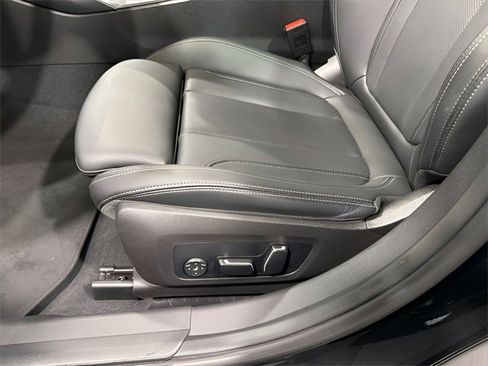 Used 2024 BMW 330i Sedan image 11