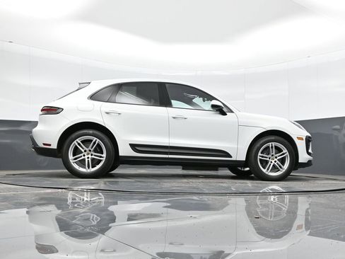 Certified 2025 Porsche Macan AWD/4WD image 39