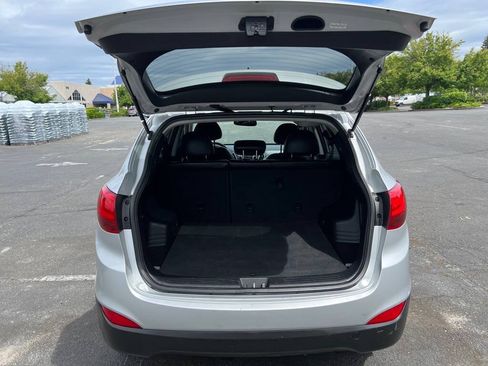 Used 2010 Hyundai Tucson GLS w/ Popular Equipment Pkg 2 FWD image 16