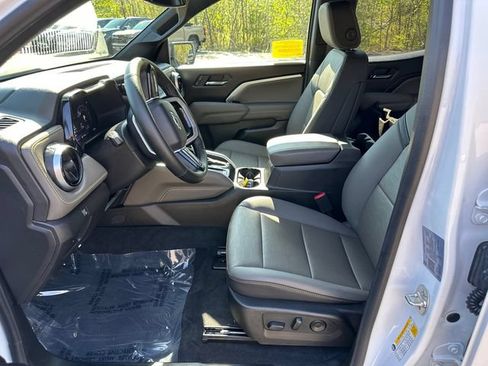 Used 2025 Chevrolet Colorado ZR2 w/ Technology Package AWD/4WD image 29