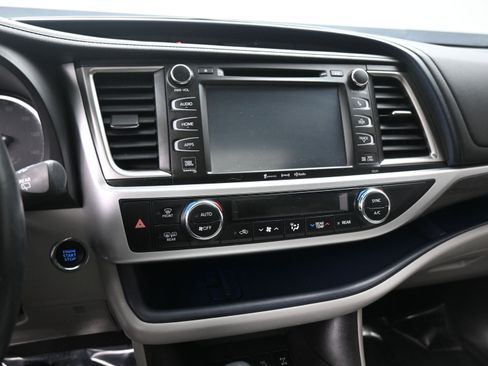 Used 2019 Toyota Highlander Limited image 16