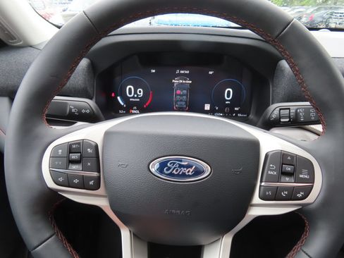 New 2026 Ford Explorer Active w/ Active Comfort Package AWD/4WD image 9