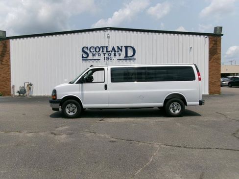 Used 2025 Chevrolet Express 3500 LT w/ LT Preferred Equipment Group RWD image 1