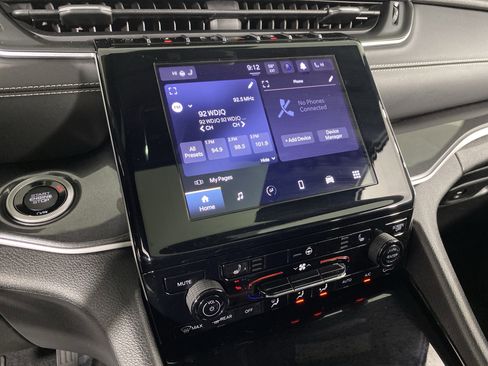 Used 2023 Jeep Grand Cherokee Altitude image 35