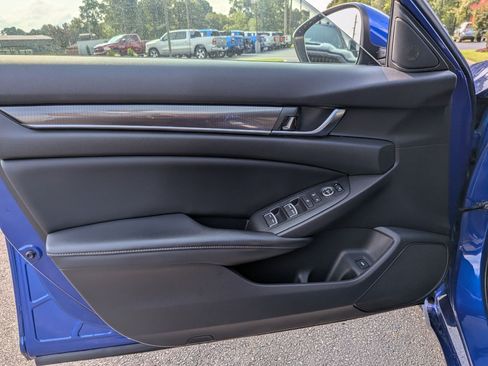 Used 2018 Honda Accord Sport image 10