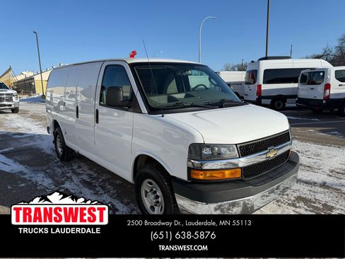 Used 2017 Chevrolet Express 3500 image 12