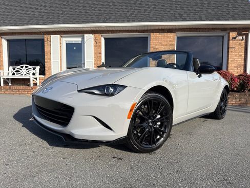 Used 2024 MAZDA MX-5 Miata Club image 3
