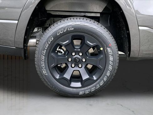 New 2026 RAM 1500 4x4 Crew Cab image 34