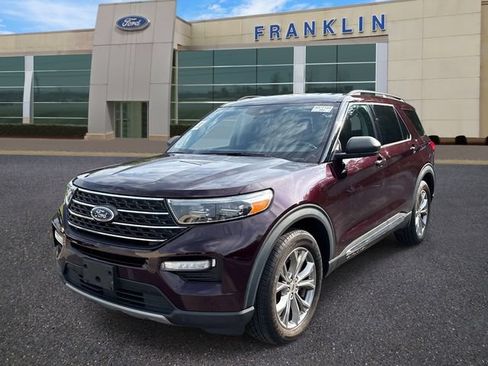 Certified 2022 Ford Explorer XLT w/ Equipment Group 202A RWD image 3