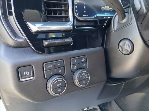 Certified 2025 Chevrolet Silverado 1500 High Country w/ High Country Premium Package AWD/4WD image 32