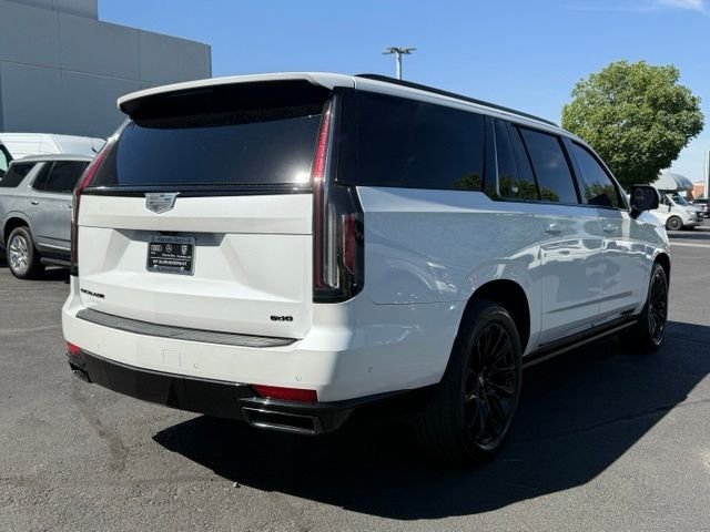 Used 2024 Cadillac Escalade ESV Sport Platinum w/ LPO, ONYX Package AWD/4WD image 7