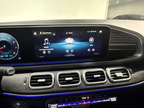 Used 2020 Mercedes-Benz GLS 450 4MATIC image 32