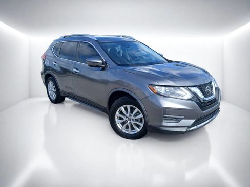 Used 2020 Nissan Rogue SV FWD image 2