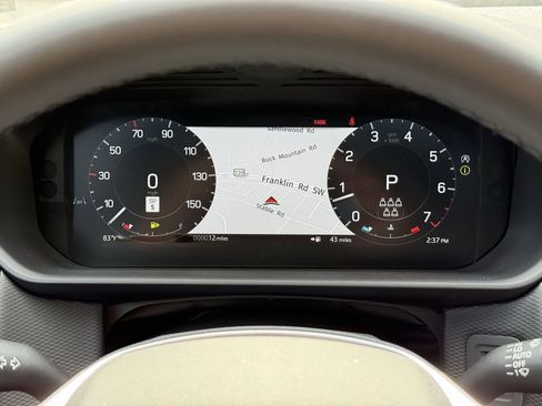 New 2026 Land Rover Discovery Dynamic SE image 18