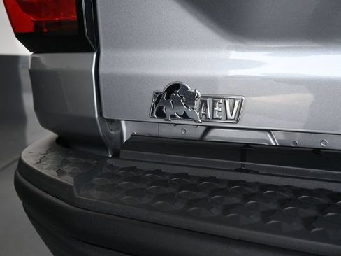 Used 2024 GMC Canyon AT4X w/ AT4X AEV Edition AWD/4WD image 21