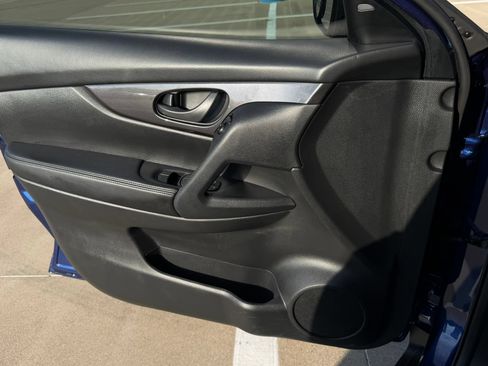 Used 2020 Nissan Rogue S FWD image 24