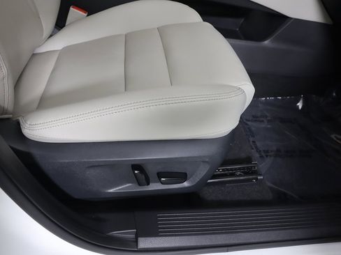 Used 2023 Nissan Rogue SL w/ SL Premium Package image 34