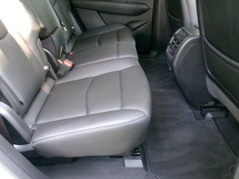 Used 2022 Cadillac XT5 Luxury w/ LPO, Radiant Package FWD image 21