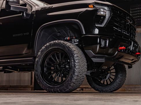 Used 2025 Chevrolet Silverado 2500 LTZ w/ LTZ Plus Package AWD/4WD image 16