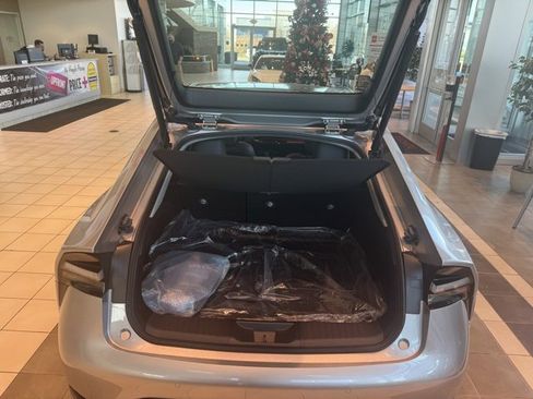 New 2025 Toyota Prius Plug-In Hybrid image 16